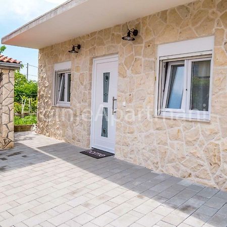 Ana I Ljubo Apartment Sukosan Exterior photo