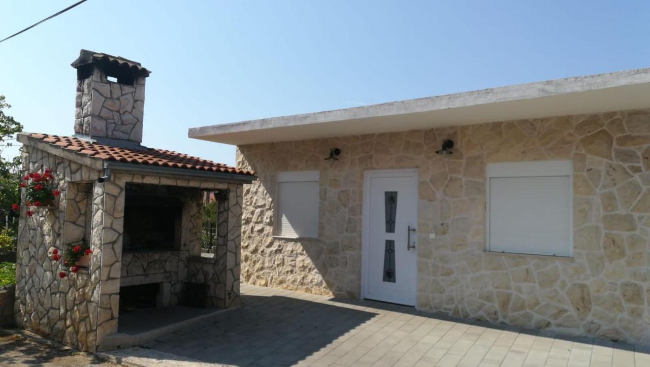 Ana I Ljubo Apartment Sukosan Exterior photo